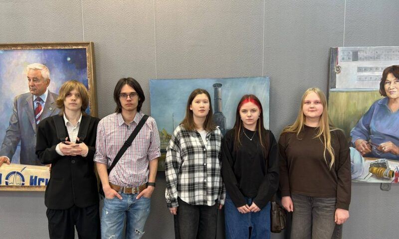 Студенты посетили выставку к 70-летию НПО «Искра».