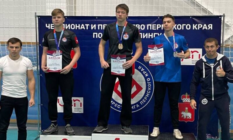 Студент колледжа занял 1 место на соревнованиях по армрестлингу