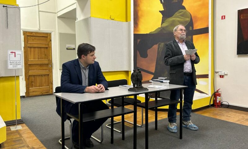 В Музее пермской артиллерии представили новую книгу краеведа Владимира Гладышева.