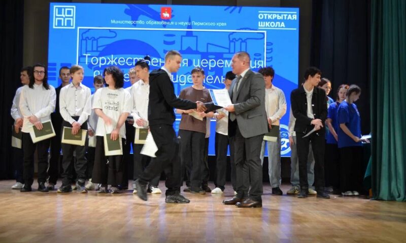 Получить первую профессию ещё до окончания школы — реально с «Искрой»!