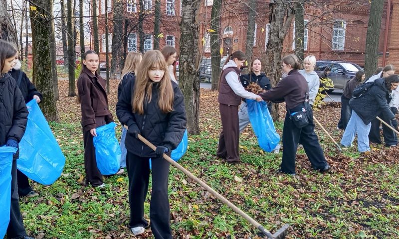 15 октября студенты нашего колледжа приняли участие в субботнике в рамках акции «Помоги врачам»